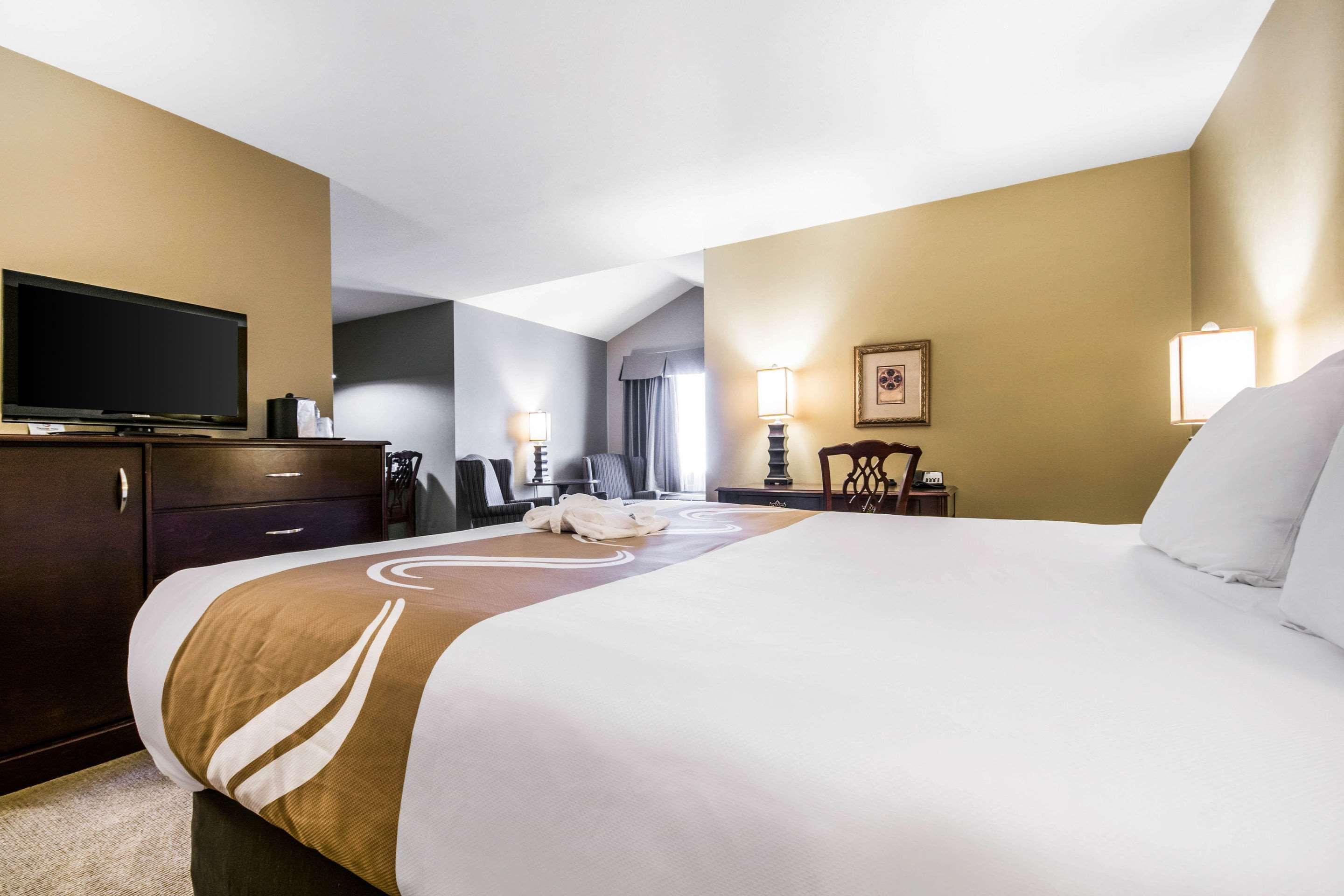 Clarion Hotel & Conference Centre Абътсфорд Екстериор снимка
