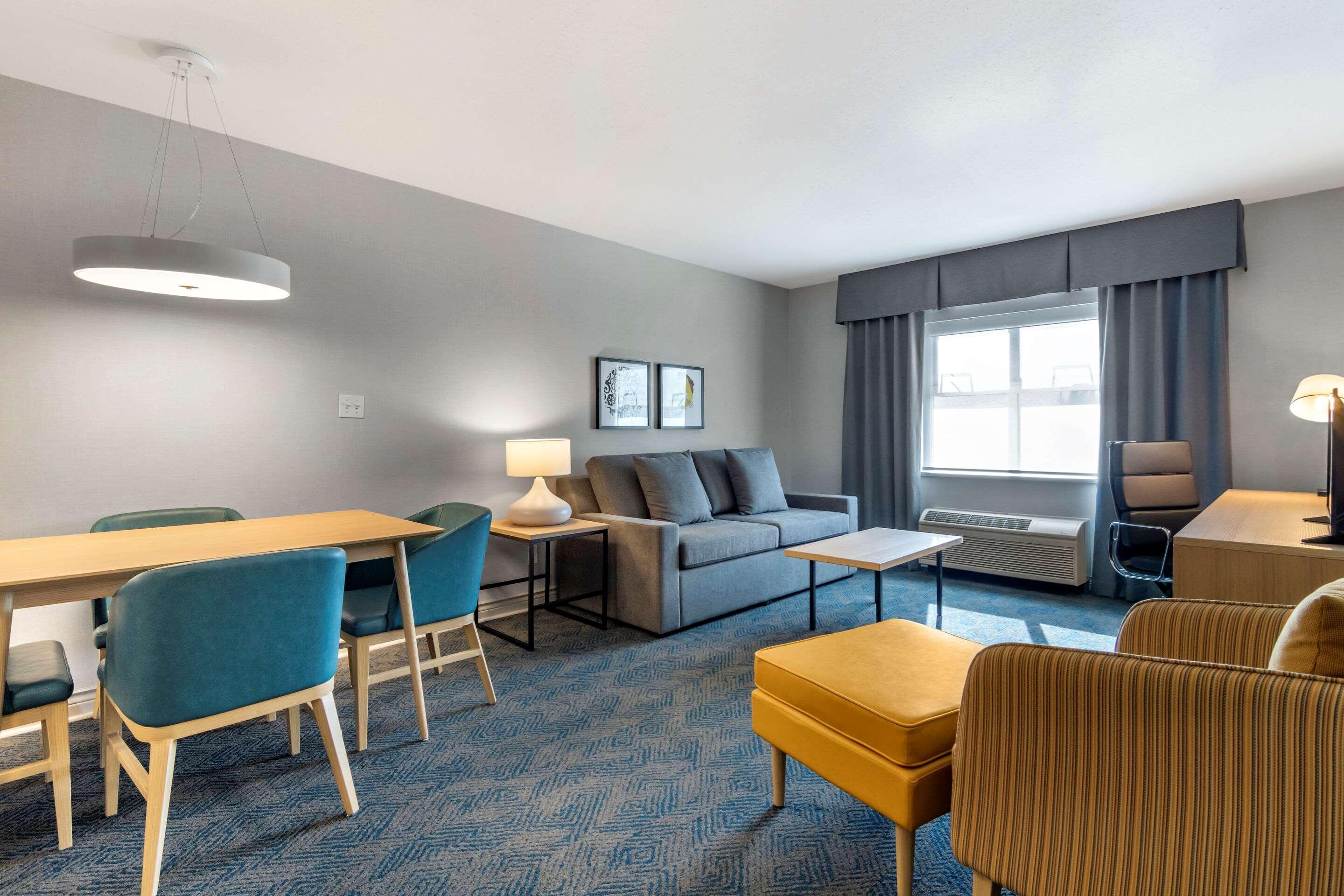 Clarion Hotel & Conference Centre Абътсфорд Екстериор снимка