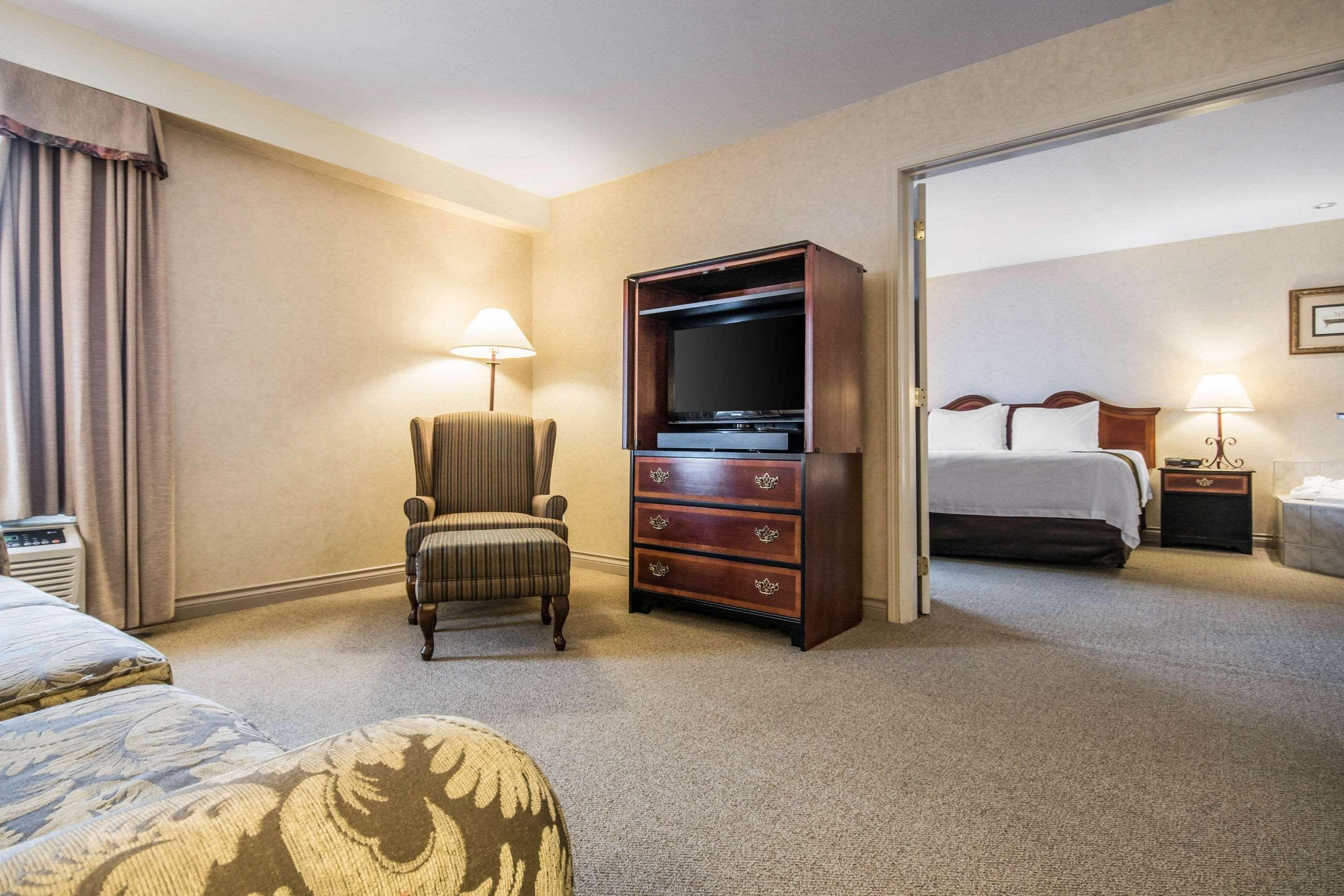 Clarion Hotel & Conference Centre Абътсфорд Екстериор снимка