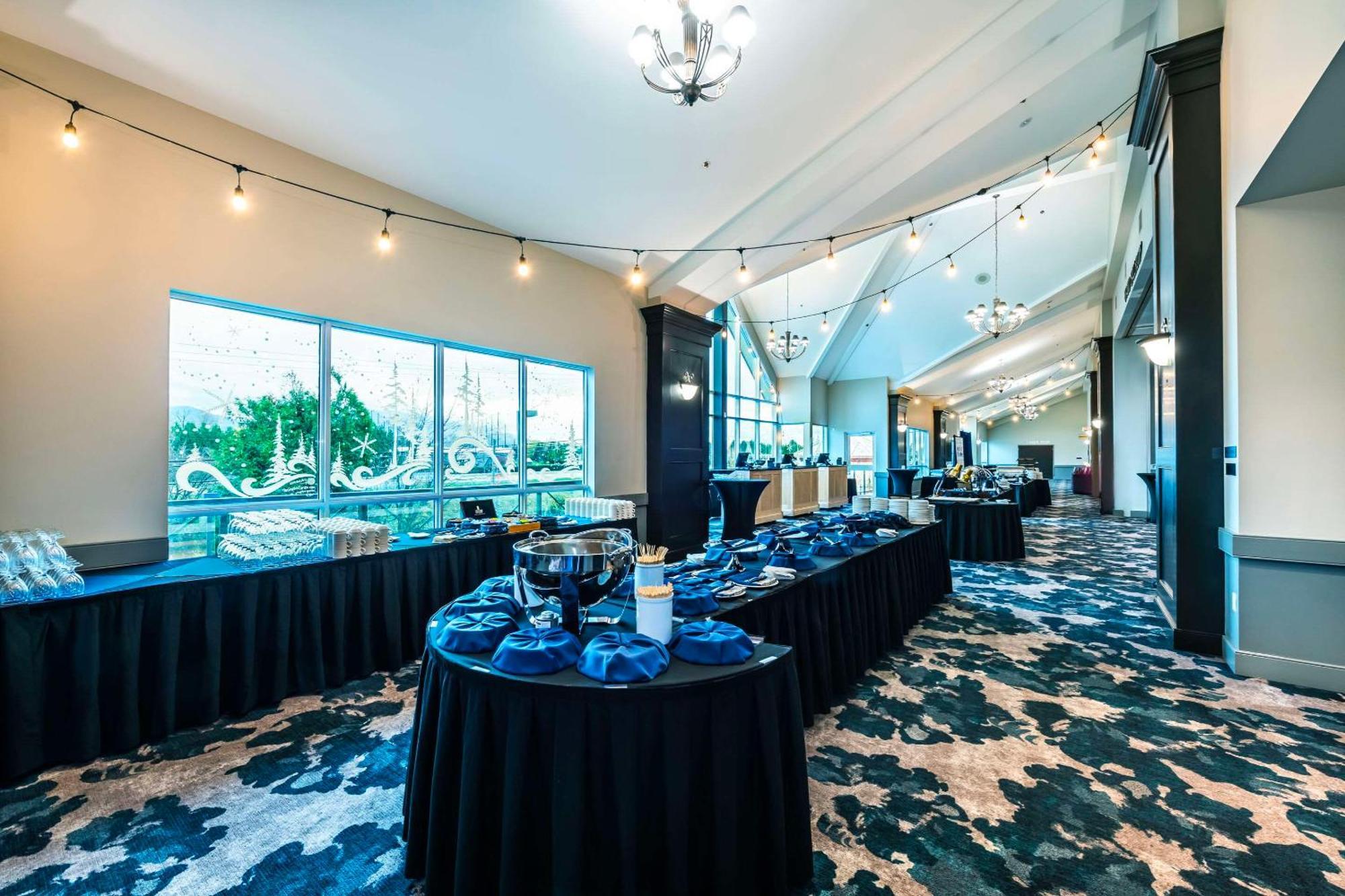Clarion Hotel & Conference Centre Абътсфорд Екстериор снимка