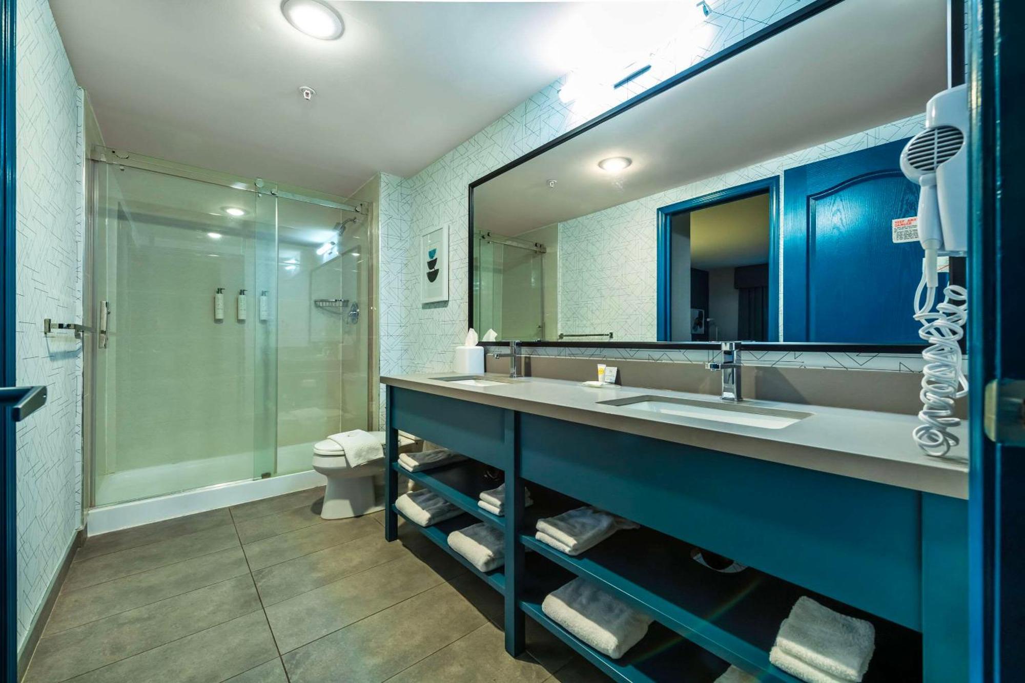 Clarion Hotel & Conference Centre Абътсфорд Екстериор снимка