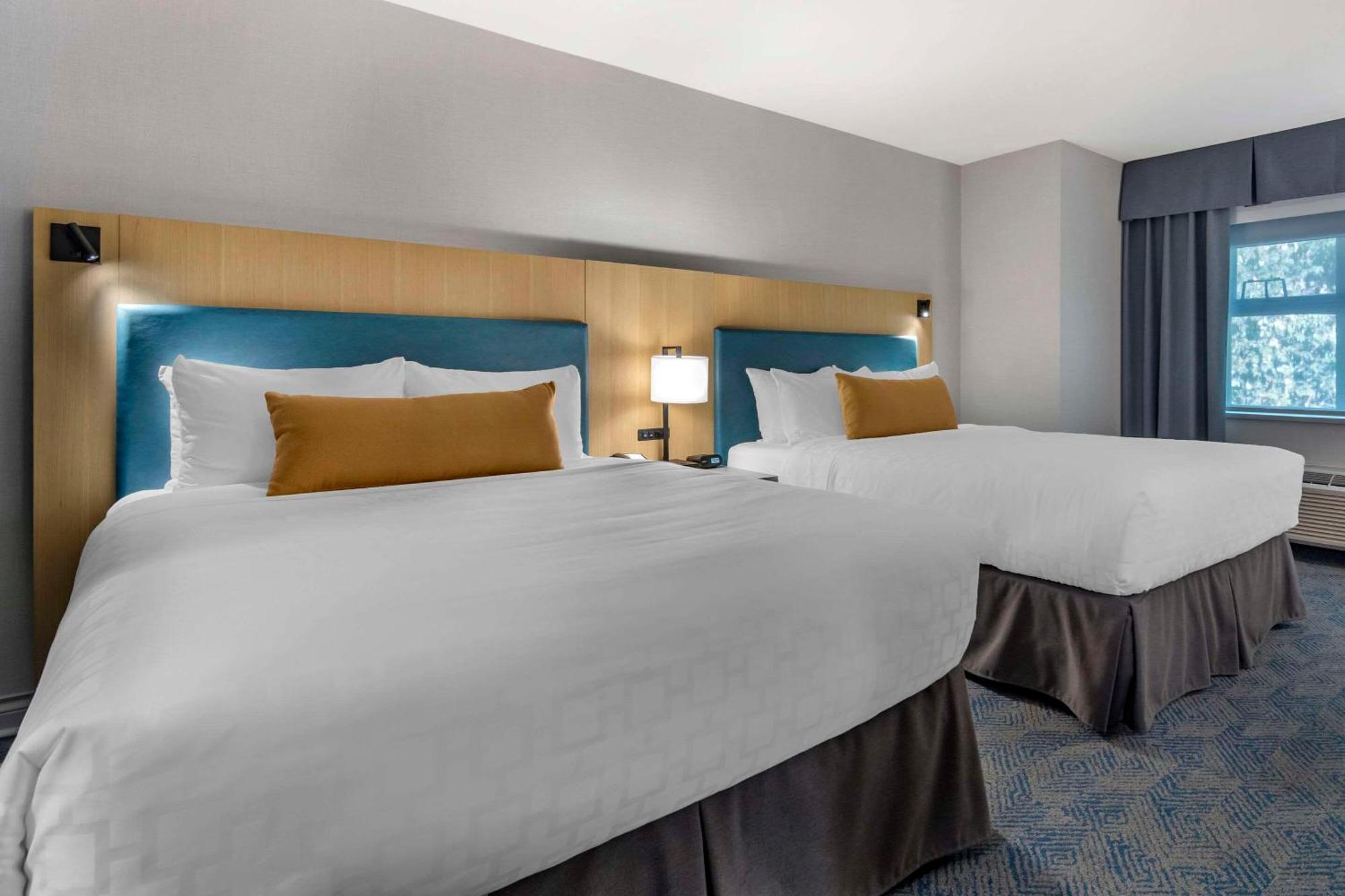 Clarion Hotel & Conference Centre Абътсфорд Екстериор снимка