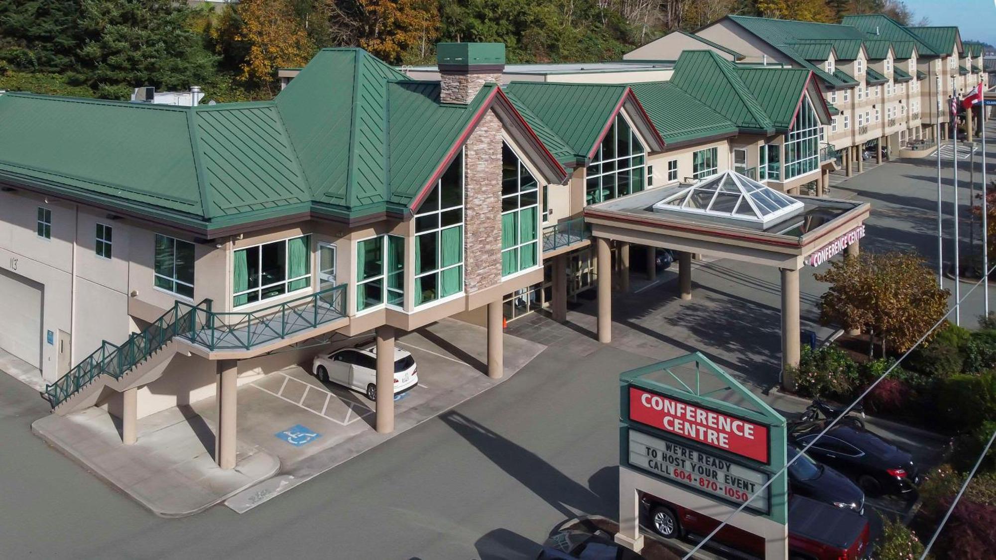 Clarion Hotel & Conference Centre Абътсфорд Екстериор снимка